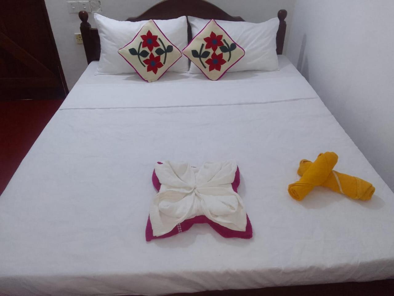 Winstar Homestay Сигирия Екстериор снимка